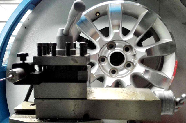 2020072801.jpg CNC五金加工車(chē)槽都是一次加工到底的嗎?