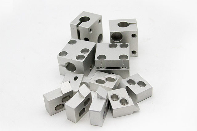 臥式CNC加工結構什么?企業使用臥式CNC加工要注意什么