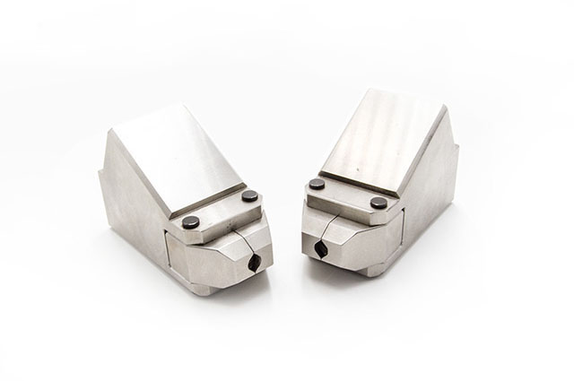 鋁腔體cnc加工中主軸對(duì)滾動(dòng)軸承有哪些要求？加工企業(yè)如何改進(jìn)鋁腔體cnc加工呢？